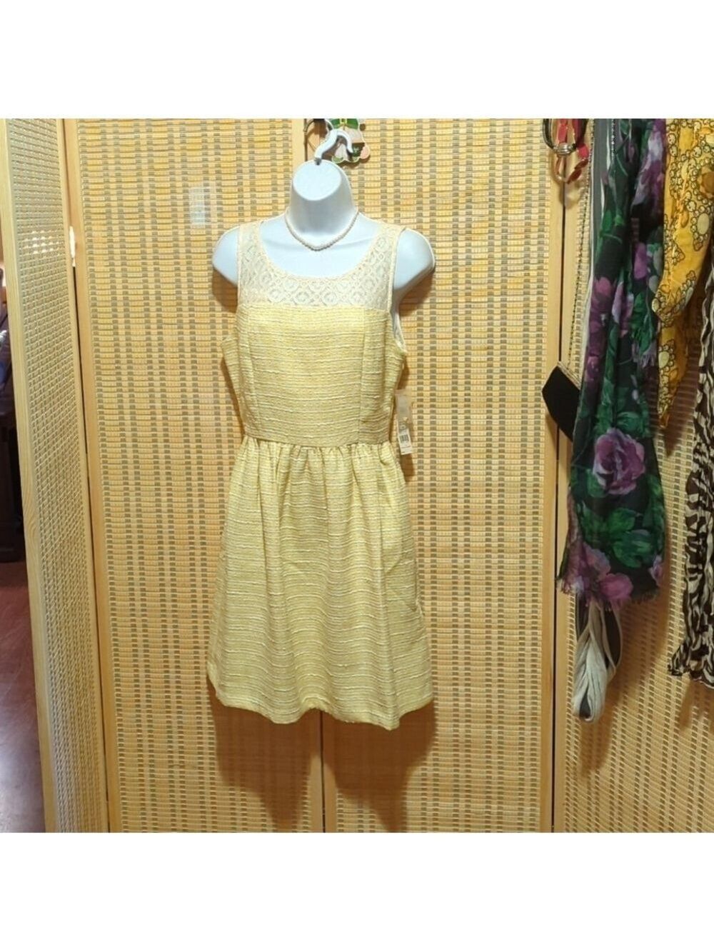 Elle spring awakening pale yellow size 10 NWT